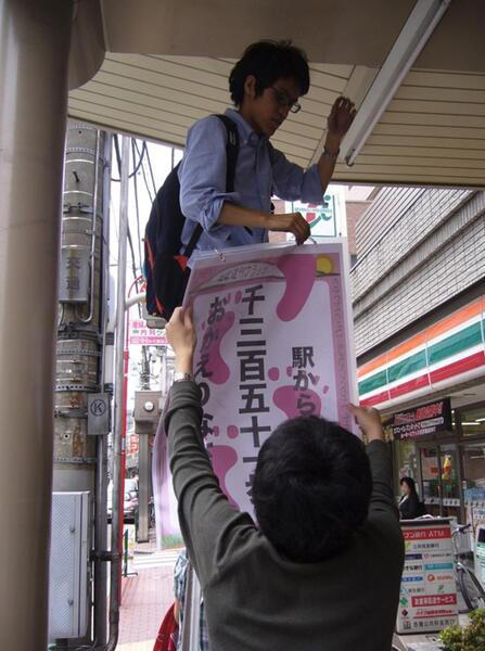 テーマ1：「教育DX」と「街づくり」の意外な接点：情報の循環, 90年代、自力でコードを書いて「地図」を民主化した, デジタルは、市民が手に入れた「新しい民主化」の武器, テーマ2：コミュニティ・アーカイブが「街の基盤」になる：記憶の錬金術, 「金太郎飴」の再開発に対抗する「はかない記憶」の力, テーマ3：メタ観光の「次」：情報のレイヤーが変える都市の価値, 市民は「センサー」である：25年前の世田谷から続く思考, 地図プラットフォームの自作と「アスキー×真鍋」の可能性, テーマ4：「歩きたくなる街」の数値化：体験的価値の推定, 「アーカイブ」ではなく「アーカイビング」と呼ぶ理由, 大森の商店街で「みんなの声」をサイネージに変えた実践, 2030年、価値を「トレード」できる街へ