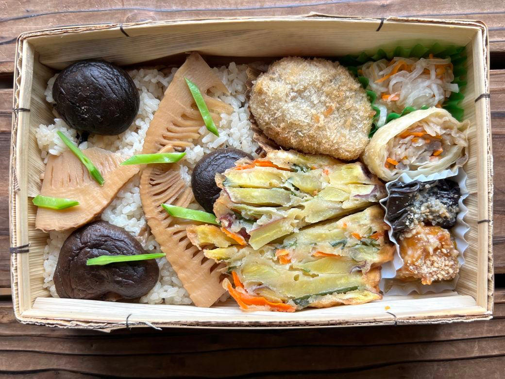行商から始まった, あたたかい思いになる味を, 「お弁当に対する批判があるよ」, なかなか売れない時代も…, 駅弁グランプリで5冠, 列車の来ない駅に、人を呼び込み続ける