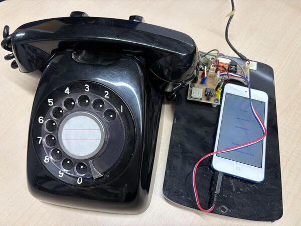 テーマ1：「教育DX」と「街づくり」の意外な接点：情報の循環, 90年代、自力でコードを書いて「地図」を民主化した, デジタルは、市民が手に入れた「新しい民主化」の武器, テーマ2：コミュニティ・アーカイブが「街の基盤」になる：記憶の錬金術, 「金太郎飴」の再開発に対抗する「はかない記憶」の力, テーマ3：メタ観光の「次」：情報のレイヤーが変える都市の価値, 市民は「センサー」である：25年前の世田谷から続く思考, 地図プラットフォームの自作と「アスキー×真鍋」の可能性, テーマ4：「歩きたくなる街」の数値化：体験的価値の推定, 「アーカイブ」ではなく「アーカイビング」と呼ぶ理由, 大森の商店街で「みんなの声」をサイネージに変えた実践, 2030年、価値を「トレード」できる街へ