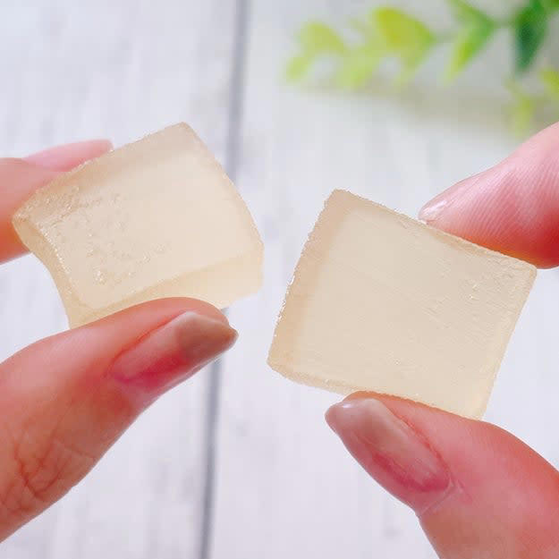 カルディでは、ひと口サイズの「絶品ゼリー」を販売中です。, 国産果汁を使用した、ひと口サイズのゼリーです。, 個包装だから、ゆっくり大切に味わえます。, キラキラしていて特別感たっぷり！, フルーツのいいところを凝縮したようなお菓子です。, それぞれ違うおいしさで、クセになります。, 弾力のある食感で、満足度が高いです。, どの味も濃厚で、リッチなおいしさでした！, 無印良品の「桜もち入りトラ焼き」も、ゆっくり味わいたい絶品おやつです。, 桜の香りがふんわりと広がって、上品な味わいです！
