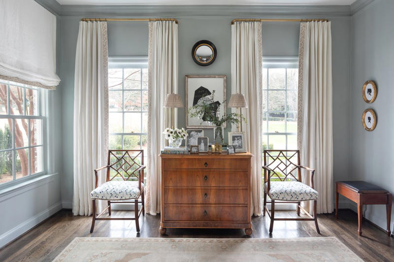 Farrow & Ball Light Blue (No. 22), Farrow & Ball Dimity (No. 2008), Benjamin Moore Glacier White OC-37, Sherwin-Williams Shoji White SW 7042, Benjamin Moore Swiss Coffee OC-45, Benjamin Moore Chantilly Lace OC-65, Benjamin Moore Balboa Mist 1549