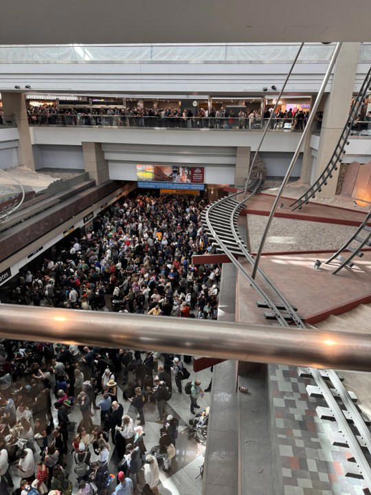 Outage info, impacts, Flight impacts, Security lines, Ground stop issued, Response