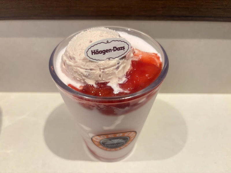 贅沢感たっぷり！ サンマルクカフェの「いちごづくし」な3種を食べ比べ, ①中も外もいちごまみれ！ フェスのような華やかさの「プレミアム ICHIGO チョコクロ」, ②ハーゲンダッツがドドン！ まろやかな甘さが染み渡る「スムージー」, ③最後のひと口まで至福！ サクサク食感のご褒美パフェ, 個人的イチオシは……