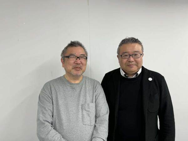 テーマ1：「教育DX」と「街づくり」の意外な接点：情報の循環, 90年代、自力でコードを書いて「地図」を民主化した, デジタルは、市民が手に入れた「新しい民主化」の武器, テーマ2：コミュニティ・アーカイブが「街の基盤」になる：記憶の錬金術, 「金太郎飴」の再開発に対抗する「はかない記憶」の力, テーマ3：メタ観光の「次」：情報のレイヤーが変える都市の価値, 市民は「センサー」である：25年前の世田谷から続く思考, 地図プラットフォームの自作と「アスキー×真鍋」の可能性, テーマ4：「歩きたくなる街」の数値化：体験的価値の推定, 「アーカイブ」ではなく「アーカイビング」と呼ぶ理由, 大森の商店街で「みんなの声」をサイネージに変えた実践, 2030年、価値を「トレード」できる街へ