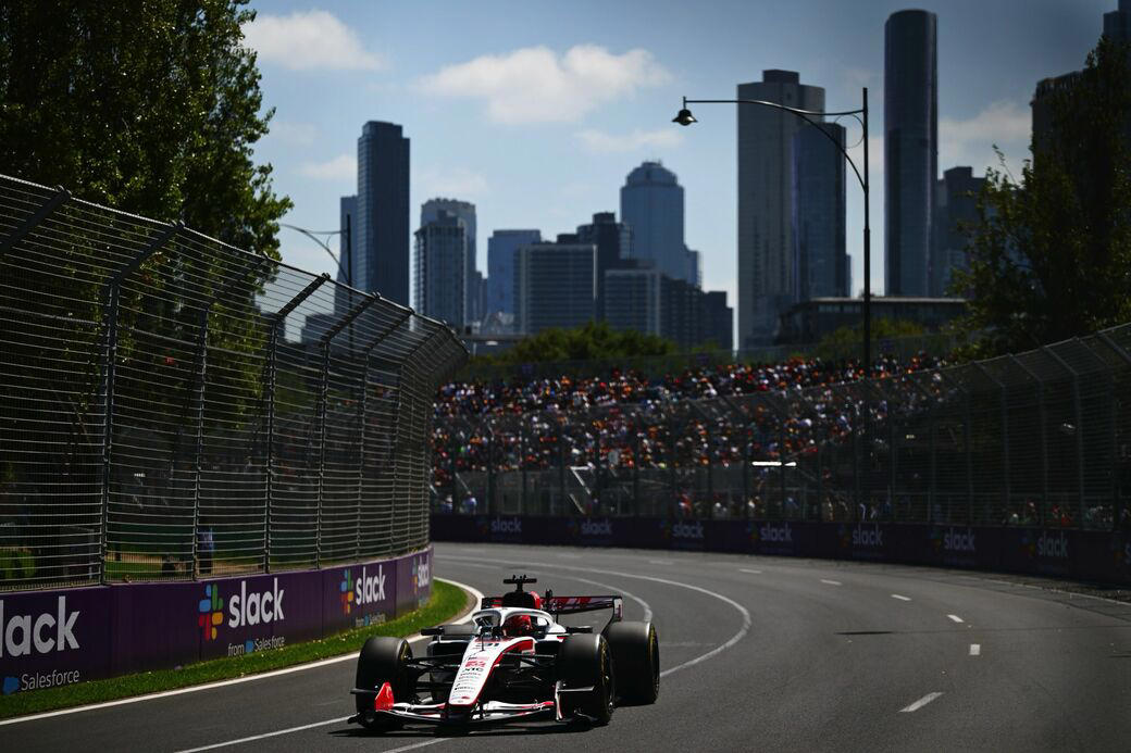 新しいレギュレーションで、序列がリセットされたF1, 第2戦中国が終わってから、レギュレーションが調整される, 今後、レギュレーションの調整が行われる可能性も, ハースが戦う中団勢は、最終的に0.3秒の戦いに, 実は、ダーティエアは昨年よりひどい, どうすれば、小松代表のように世界で戦えるのか, ベテランの苦労人オコンと、若手イケメンのベアマン, 一歩踏み出さないと、目の前にある機会にも気が付かない