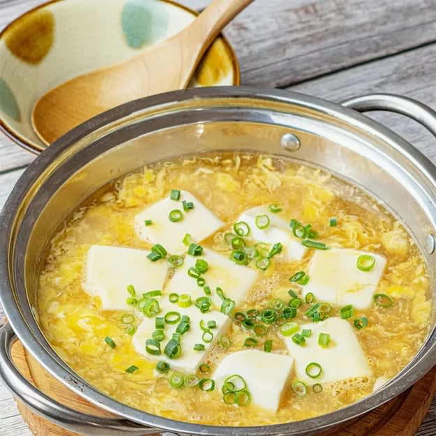 豆腐と卵のあんかけ, 【豆腐で節約！】「秒でできるのに失敗なし」「汁まで飲み干したい」節約食材で作れる簡単なおかずレシピ, ふんわり卵と豆腐のみそ煮込み, 【卵と豆腐があったら毎回作ってる】「めっちゃ温まる！」この冬一番に食べたい簡単煮込みレシピ, ふわとろ卵湯豆腐, 【豆腐と卵があればOK】汁まで飲み干したくなる！究極のふわとろ卵湯豆腐