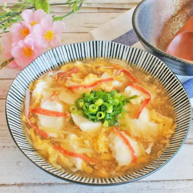 豆腐と卵のあんかけ, 【豆腐で節約！】「秒でできるのに失敗なし」「汁まで飲み干したい」節約食材で作れる簡単なおかずレシピ, ふんわり卵と豆腐のみそ煮込み, 【卵と豆腐があったら毎回作ってる】「めっちゃ温まる！」この冬一番に食べたい簡単煮込みレシピ, ふわとろ卵湯豆腐, 【豆腐と卵があればOK】汁まで飲み干したくなる！究極のふわとろ卵湯豆腐