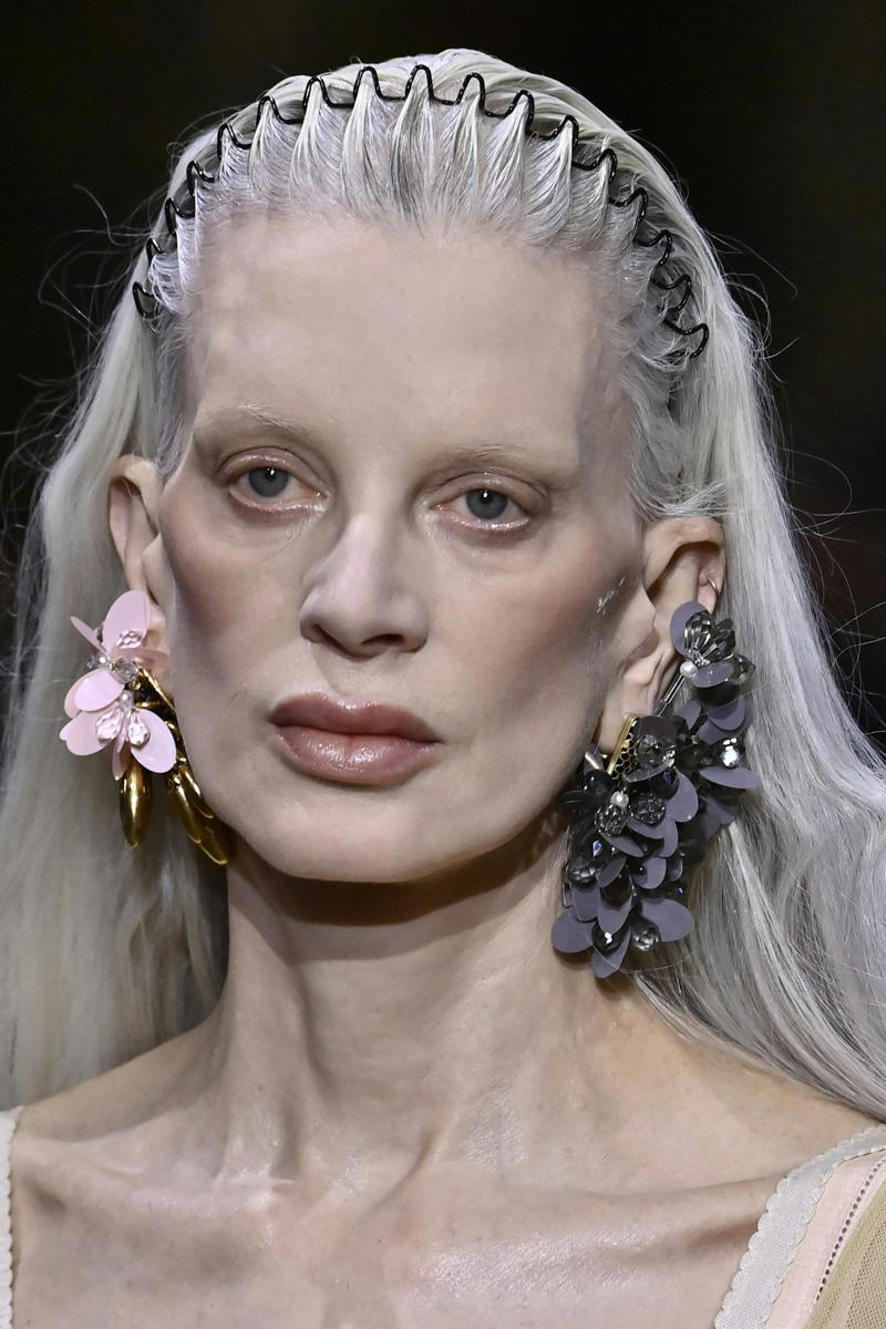 Miu Miu: ‘90s Headbands , Chanel: Chrome Accents , Victoria Beckham: After-Party Ponytails , Vivienne Westwood: All That Glitters , Schiaparelli: Lived In, But Elegant, Rabanne: Micro Liner, Chloé: Boho 2.0 , Dior: Jagged Lines , Tom Ford: Velvet Lips , Acne Studios: A Touch Of Green , Saint Laurent: ‘80s Glamour
