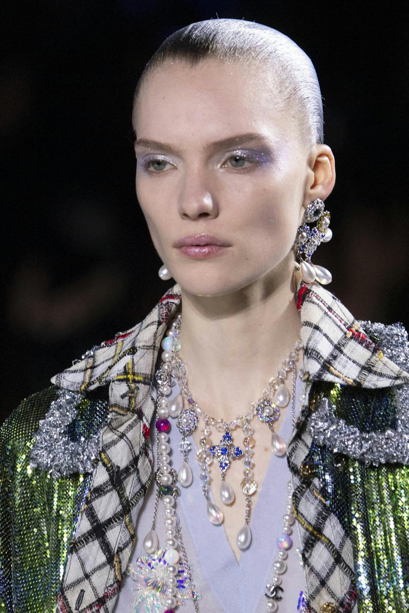 Miu Miu: ‘90s Headbands , Chanel: Chrome Accents , Victoria Beckham: After-Party Ponytails , Vivienne Westwood: All That Glitters , Schiaparelli: Lived In, But Elegant, Rabanne: Micro Liner, Chloé: Boho 2.0 , Dior: Jagged Lines , Tom Ford: Velvet Lips , Acne Studios: A Touch Of Green , Saint Laurent: ‘80s Glamour