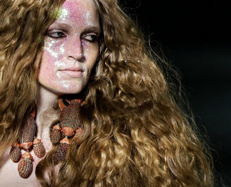 Miu Miu: ‘90s Headbands , Chanel: Chrome Accents , Victoria Beckham: After-Party Ponytails , Vivienne Westwood: All That Glitters , Schiaparelli: Lived In, But Elegant, Rabanne: Micro Liner, Chloé: Boho 2.0 , Dior: Jagged Lines , Tom Ford: Velvet Lips , Acne Studios: A Touch Of Green , Saint Laurent: ‘80s Glamour