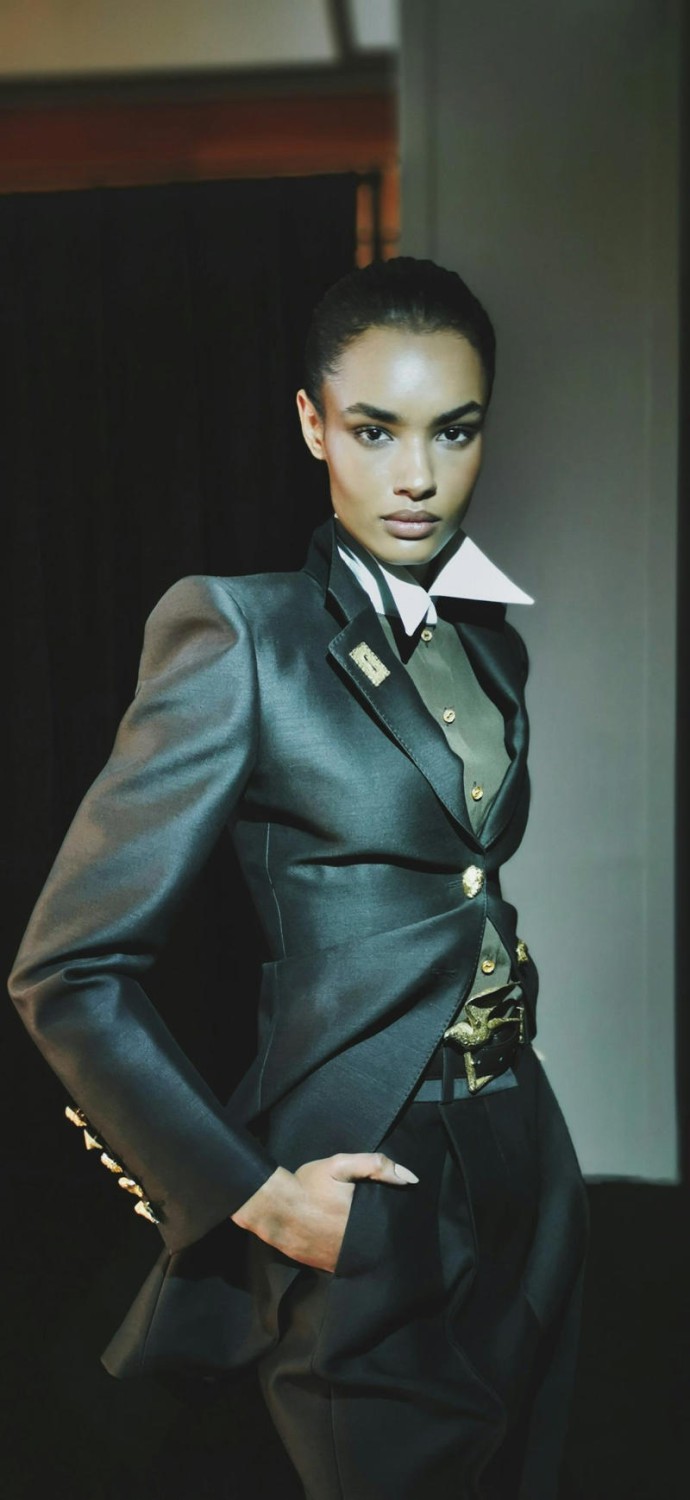 Miu Miu: ‘90s Headbands , Chanel: Chrome Accents , Victoria Beckham: After-Party Ponytails , Vivienne Westwood: All That Glitters , Schiaparelli: Lived In, But Elegant, Rabanne: Micro Liner, Chloé: Boho 2.0 , Dior: Jagged Lines , Tom Ford: Velvet Lips , Acne Studios: A Touch Of Green , Saint Laurent: ‘80s Glamour