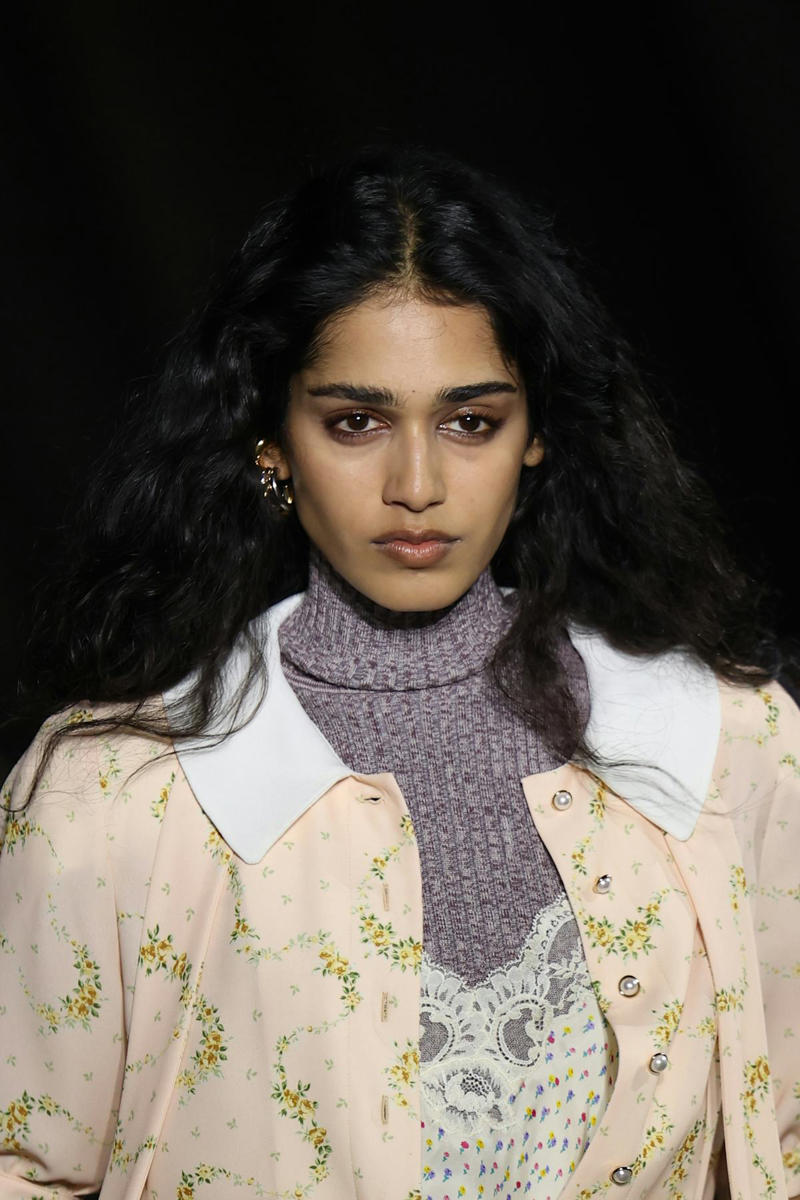Miu Miu: ‘90s Headbands , Chanel: Chrome Accents , Victoria Beckham: After-Party Ponytails , Vivienne Westwood: All That Glitters , Schiaparelli: Lived In, But Elegant, Rabanne: Micro Liner, Chloé: Boho 2.0 , Dior: Jagged Lines , Tom Ford: Velvet Lips , Acne Studios: A Touch Of Green , Saint Laurent: ‘80s Glamour