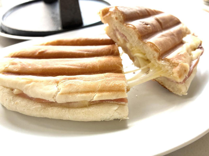 ずっしりとした重さが◎, パリッパリをほおばる幸せ, 噛みしめる幸せ！肉肉しいハンバーガーのパティもお任せ, コッペパンでパニーニ風のプレスホットサンド
