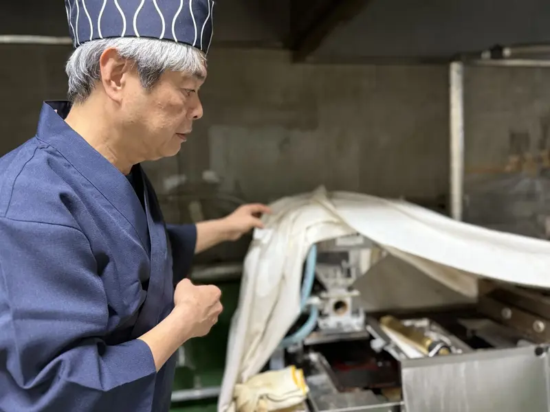 「禁断」のペアリング「小倉トースト」（600円）, 餡が主役のあん団子（170円）, 創業60年以上老舗の製餡店, 豆の「声」を聴き、最高の状態でお客さまへ