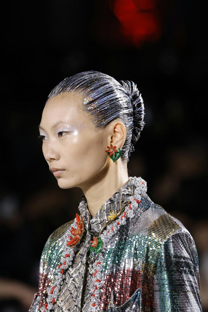 Miu Miu: ‘90s Headbands , Chanel: Chrome Accents , Victoria Beckham: After-Party Ponytails , Vivienne Westwood: All That Glitters , Schiaparelli: Lived In, But Elegant, Rabanne: Micro Liner, Chloé: Boho 2.0 , Dior: Jagged Lines , Tom Ford: Velvet Lips , Acne Studios: A Touch Of Green , Saint Laurent: ‘80s Glamour