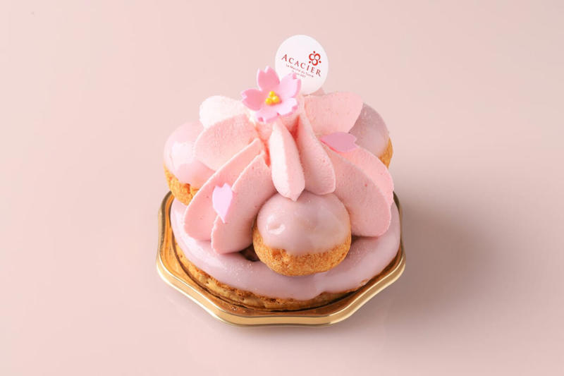 アカシエACACIER長年愛されるスペシャリテが、桜バージョンに。, クリオロ CRIOLLO 桜×栗×モモの、スイーツ好きに愛される組み合わせが魅力。, ペイサージュPAYSAGE桜の香りをふんわりと閉じ込めたなめらかなムース。, フィオレンティーナ ペストリーブティックFiorentina Pastry Boutiqueワンランク上の味わい、ショートケーキの桜バージョン。, ラデュレLaduréeアフタヌーンティーで魅せる、華麗なるミニパティスリー。, パン＆ケーキ パティスリー サツキBread&amp;Cake Pâtisserie Satsuki和テイストのマカロンやグラススイーツが新鮮な味わい。, パティスリー・バイ・ウェスティンホテル東京Patisserie by Westin Hotel Tokyo桜の儚さと気品漂うスイーツで、春の優雅なティータイムを。