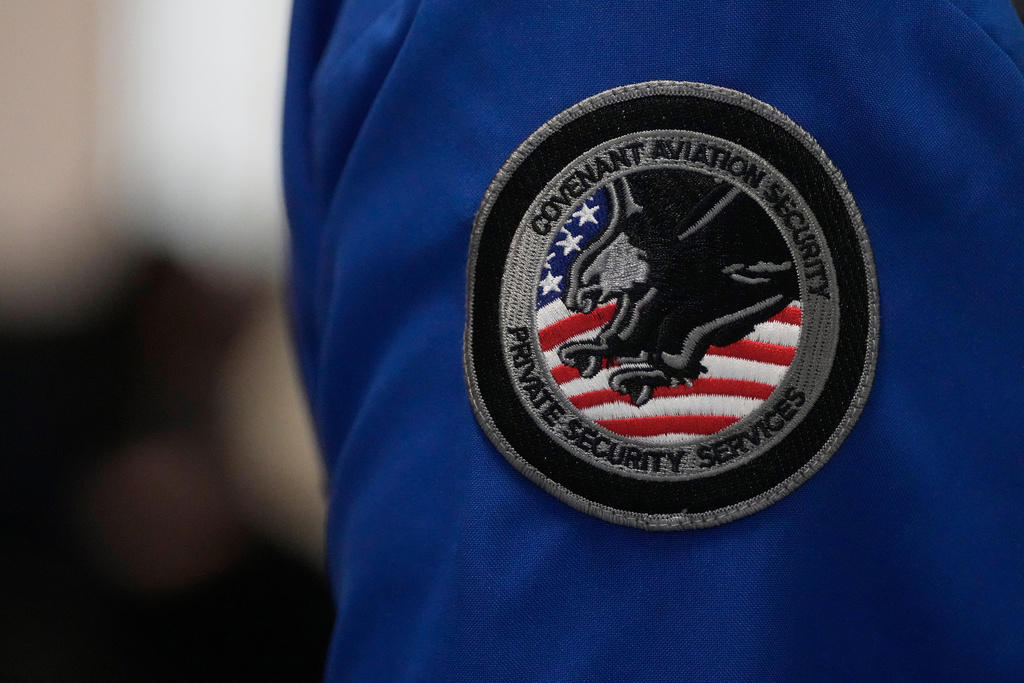 How the program works, San Francisco's airport is a ‘litmus test’, Why TSA's union opposes the private model, An unintended benefit of outsourcing screeners