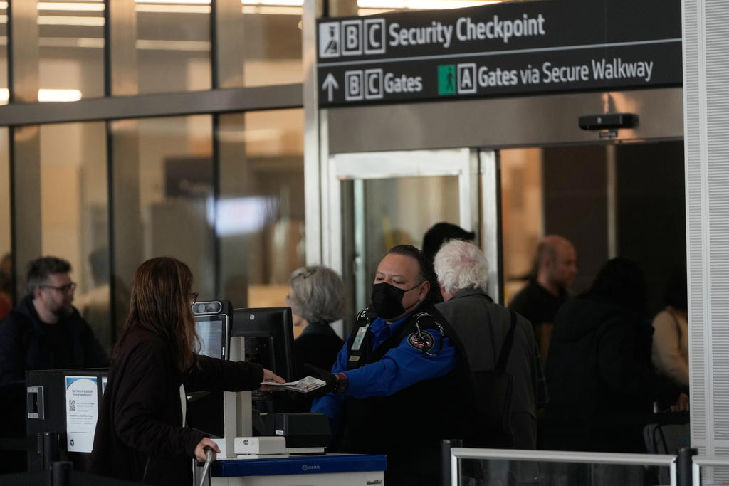 How the program works, San Francisco's airport is a ‘litmus test’, Why TSA's union opposes the private model, An unintended benefit of outsourcing screeners