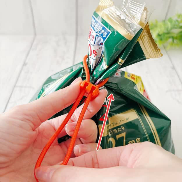 無印良品では、家中あちこちで使える便利グッズを販売中です。, カラーリングがおしゃれで気分が上がります。, ロック付きで使い勝手ばつぐん！, 慣れると簡単に使えて便利ですよ。, 伸縮性ばつぐんで、使いやすいです！, 家中で活躍するから、あと3セットくらいほしい！, ダイソーの「コードクリップ（3個）」も便利です。, 家中にあるコードに活用できてありがたい！