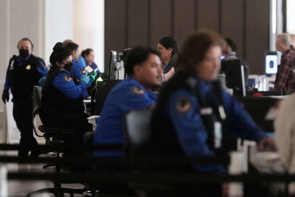How the program works, San Francisco's airport is a ‘litmus test’, Why TSA's union opposes the private model, An unintended benefit of outsourcing screeners