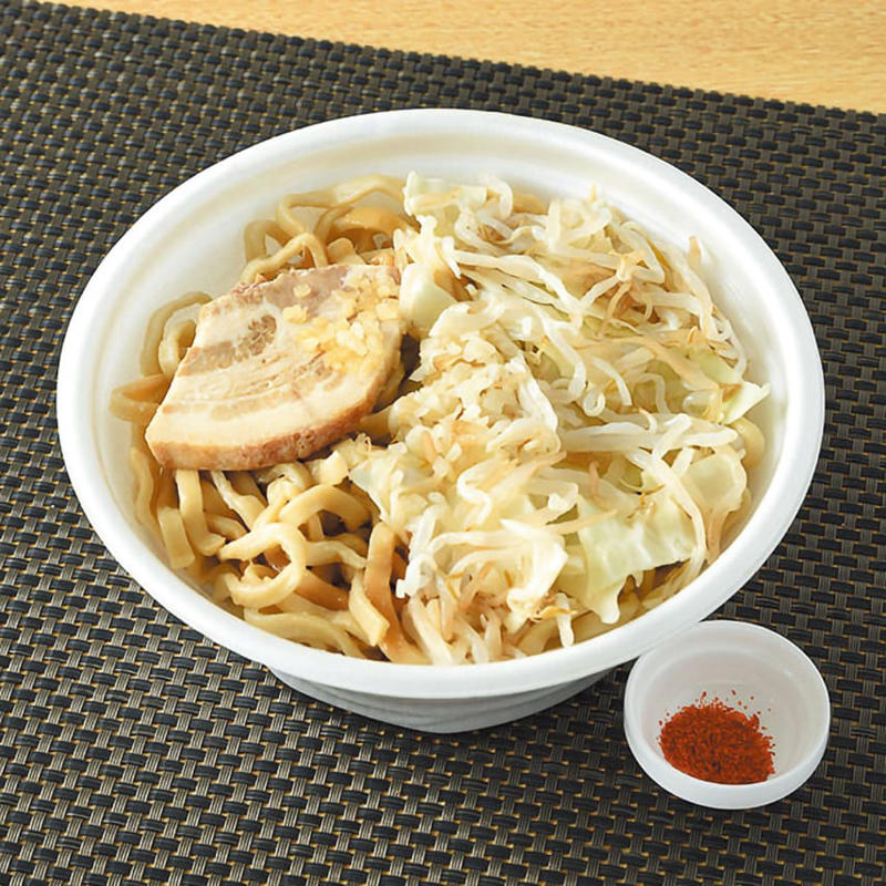 ＜ライフスタイル編＞コンビニラーメン, ■極太麺ワシワシで規格外のボリューム！, ■スパイスの効いた濃厚スープと極太麺, ■濃厚スープと太めちぢれ麺の相性抜群