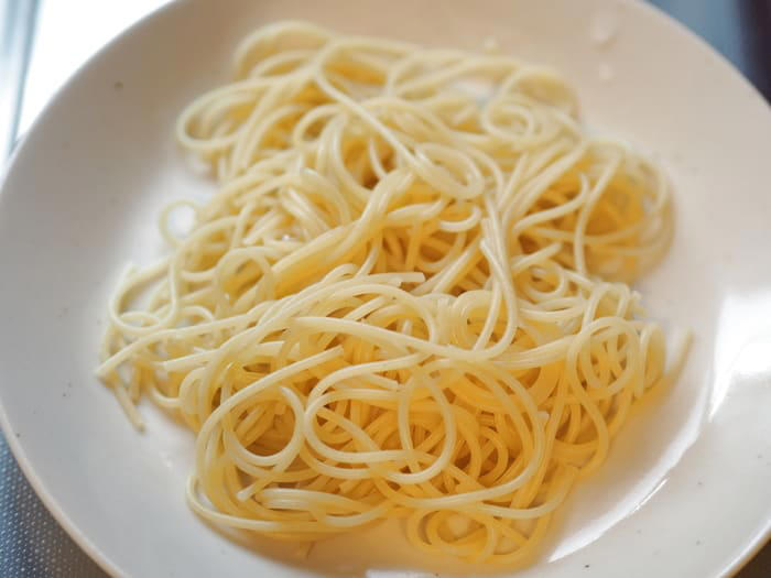 そもそも「水漬けパスタ」とは？, 革命的裏ワザ「水漬けパスタ」の作り方, ゆで上がりはどんな感じ？, どっちがおいしい？食べ比べてみた！, 長期保存も可能。作りおきにもおすすめです