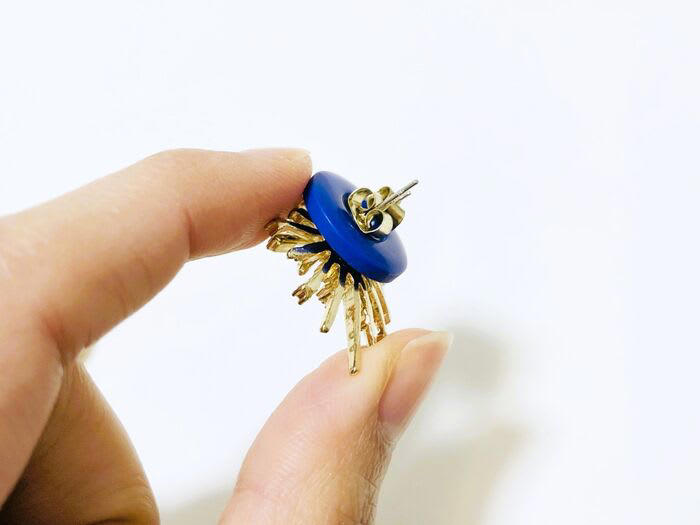 ボタンの小さな穴に注目！, ピアスやイヤリングなどのアクセサリー, 使い方はとっても簡単, 旅先でも役立ちます♡