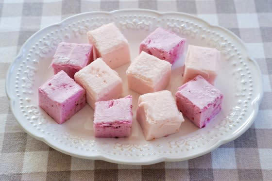 シンプルな材料で意外に簡単「生マシュマロ」作ってみた, ジャムとゼラチンを合わせて、ひたすらミキサーで泡立てる, しゅわっと溶ける不思議なおいしさ, 大きめのボウルがおすすめ, 贈り物にも、自分へのご褒美にも◎