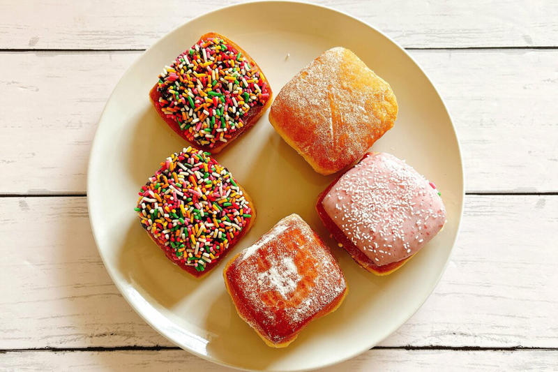 1：ごろっと具材の「チョコ＆ピーカンナッツ」, 2：個数も種類もいろいろな「ハッピードーナツセット」, 3：本当に具がすごい「具凄！トロたく太巻10巻」, 4：味つき鶏ももがグラム99円「ジューシーチキンステーキ」, 5：PBも優秀！アレンジもおいしい「冷凍麻婆茄子」