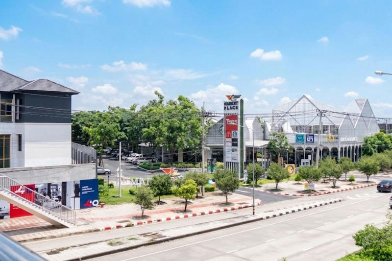โครงข่ายคมนาคมครบสมบูรณ์, ราคาที่ดินพุ่งแรง 141% ในรอบ 10 ปี, ผังเมือง กทม.ใหม่พลิกโฉมทำเล, บิ๊กอสังหารุมทึ้ง “แสนสิริ” ยืนหนึ่ง, ผลตอบแทนเช่า 7-9%