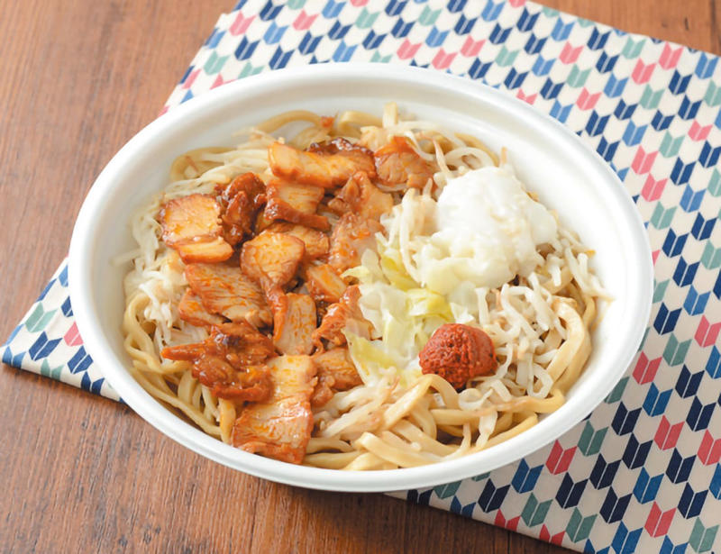 ＜ライフスタイル編＞コンビニラーメン, ■極太麺ワシワシで規格外のボリューム！, ■スパイスの効いた濃厚スープと極太麺, ■濃厚スープと太めちぢれ麺の相性抜群
