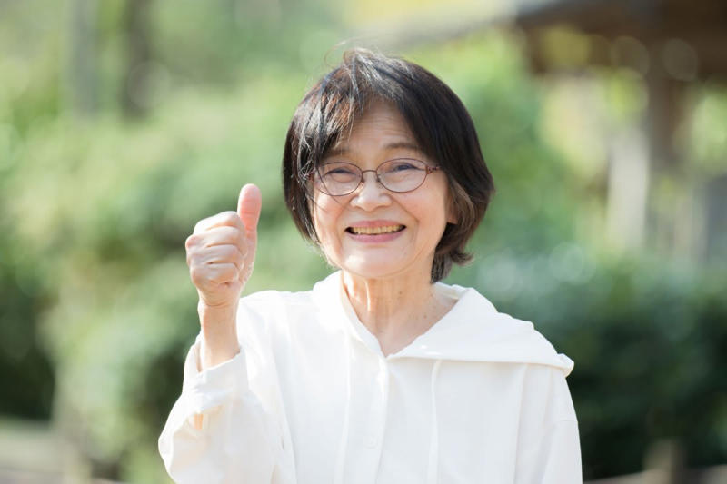 70歳代・二人以上世帯の貯蓄は平均いくら？実態に近い中央値も解説, 厚生年金の平均受給額は月いくら？男女差や分布から見る実態, 厚生年金の平均受給額【全体・男女別】, 受給額の分布状況：月額ごとの受給者数, 国民年金の平均受給額は月いくら？男女差とボリュームゾーンをチェック, 国民年金の平均受給額【全体・男女別】, 受給額の分布状況：月額ごとの受給者数, 65歳以上の無職夫婦世帯、老後の家計収支はどうなっている？, 公的年金だけで暮らすシニア世帯の割合はどのくらい？, 総所得に占める公的年金の割合【世帯構成の内訳】, 平均データから考える自分自身の老後設計
