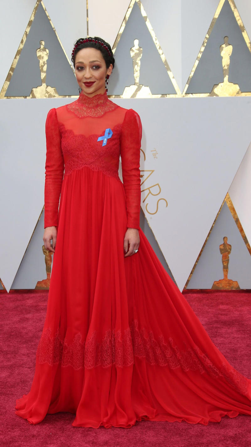 Ariana Grande in Schiaparelli Couture and De Beers Jewellery , Zoe Saldaña in Custom Saint Laurent and Cartier High Jewellery , Margaret Qualley in Chanel , Selena Gomez in Ralph Lauren and Bvlgari High Jewellery , Elle Fanning in Sarah Burton For Givenchy and Cartier Jewellery , Quannah Chasinghorse in Red Berry Woman , Jennifer Lawrence in Dior , Danai Gurira in Jason Wu and Messika , Jessie Buckley in Rodarte , Zendaya in Custom Valentino , Janelle Monáe in Ralph Lauren , Gemma Chan in Valentino , Saoirse Ronan in Calvin Klein , Margot Robbie in Chanel , Ruth Negga in Valentino , Zendaya, Vivienne Westwood , Cate Blanchett in Armani Privé , Lupita Nyong’o in Prada , Jennifer Lawrence in Christian Dior , Anne Hathaway in Valentino , Diane Kruger in Chanel , Sarah Jessica Parker in Chanel , Marion Cotillard in Jean Paul Gaultier , Penélope Cruz in Atelier Versace , Gwyneth Paltrow in Zac Posen , Michelle Williams in Vera Wang , Hilary Swank in Guy Laroche , Charlize Theron in Gucci , Angelina Jolie in Marc Bouwer , Jennifer Lopez in Valentino , Halle Berry in Elie Saab , Björk in Marjan Pejoski , Renée Zellweger in vintage Jean Dessès , Gwyneth Paltrow in Ralph Lauren , Sharon Stone in Gap and Vera Wang , Cher in Bob Mackie , Courtney Love in Versace , Nicole Kidman in John Galliano for Christian Dior , Winona Ryder in Chanel , Kate Winslet in Vivienne Westwood , Claudia Schiffer in Versace , Winona Ryder in Badgley Mischka , Cindy Crawford in Hervé Léger , Juliette Lewis in vintage gown , Martha Plimpton in vintage gown , Jamie Lee Curtis in Marlene Dietrich vintage , Farrah Fawcett in Stephen Burrow , Cher in Bob Mackie , Elizabeth Taylor in Edith Head , Barbra Streisand in Arnold Scaasi , Grace Kelly in Edith Head