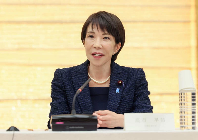 【給付付き税額控除】導入はいつ？2026年2月26日に「第1回 社会保障国民会議」開催, 制度導入に向けた今後のスケジュール案, 「給付付き税額控除」とはどんな制度？その仕組みを解説, 【具体例】控除額10万円でどう変わる？所得層別の3パターンをシミュレーション, なぜ政府は「給付付き税額控除」を重視するのか？3つの理由を深掘り, 理由1：一時的な支援で終わらない「持続可能な仕組み」の構築, 理由2：従来の減税では届かなかった「低所得層」への支援, 理由3：消費税の負担が重い問題を解決する「逆進性の解消」
