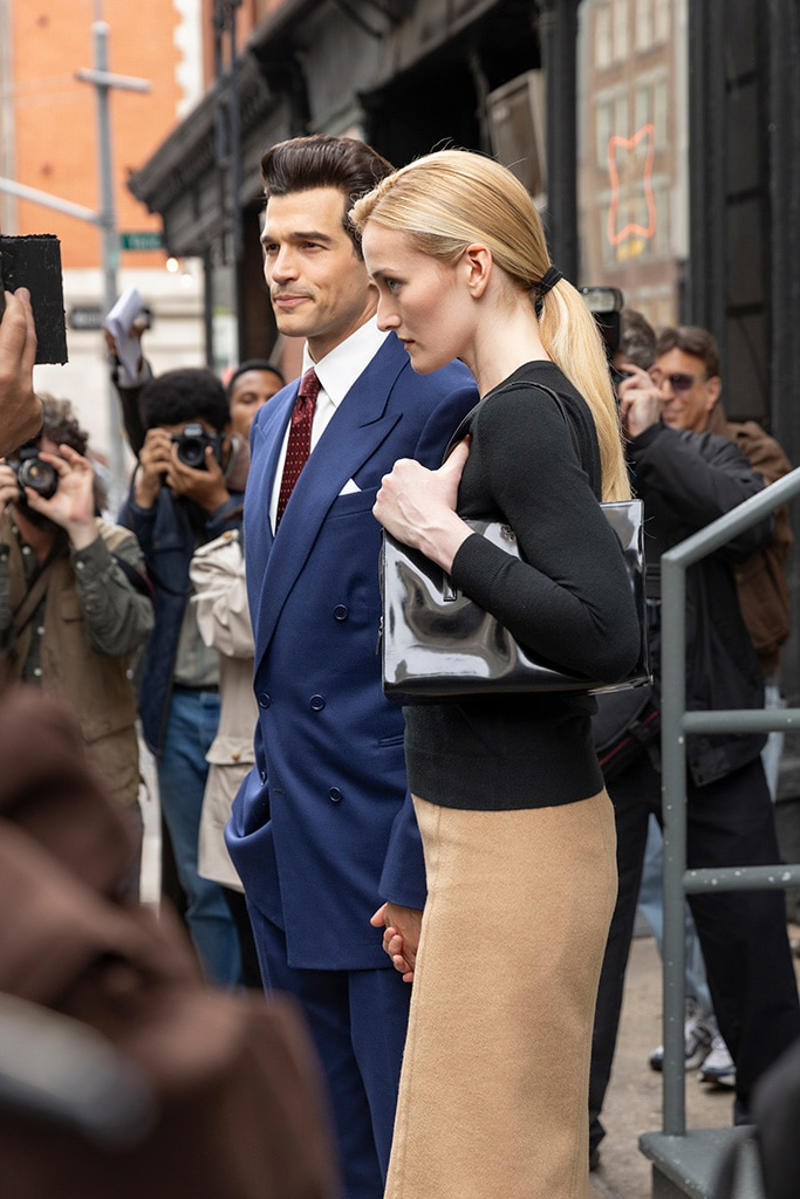 Recreating Carolyn's Look Paparazzi Swarm JFK Jr. and Carolyn as They Return From Their Honeymoon, Recreating Carolyn's Look, John Tries to Reason With the Paparazzi, Carolyn Almost Goes to Work for Ralph Lauren, Carolyn and John First Lay Eyes on Each Other at a Gala, Was JFK Jr. Super Late to His First Dinner Date With Carolyn?, What Really Happened to Dary Hannah's Dog?, JFK Jr. Forgets His Keys, Carolyn Meets Caroline for the First Time on Her Birthday, John Gets an Anonymous Note Claiming Carolyn Is Bad News, Carolyn Says She Needs to Think About It When John Proposes, The Truth About JFK Jr. and Carolyn's Fight in the Park, Ethel Kennedy Summons Carolyn Bessette for a Chat, Why Carolyn Asked Caroline Kennedy to Be Her Maid of Honor, Did Calvin Klein Expect to Design Carolyn Bessette's Wedding Dress?, Carolyn Bessette's Wedding Dress Drama