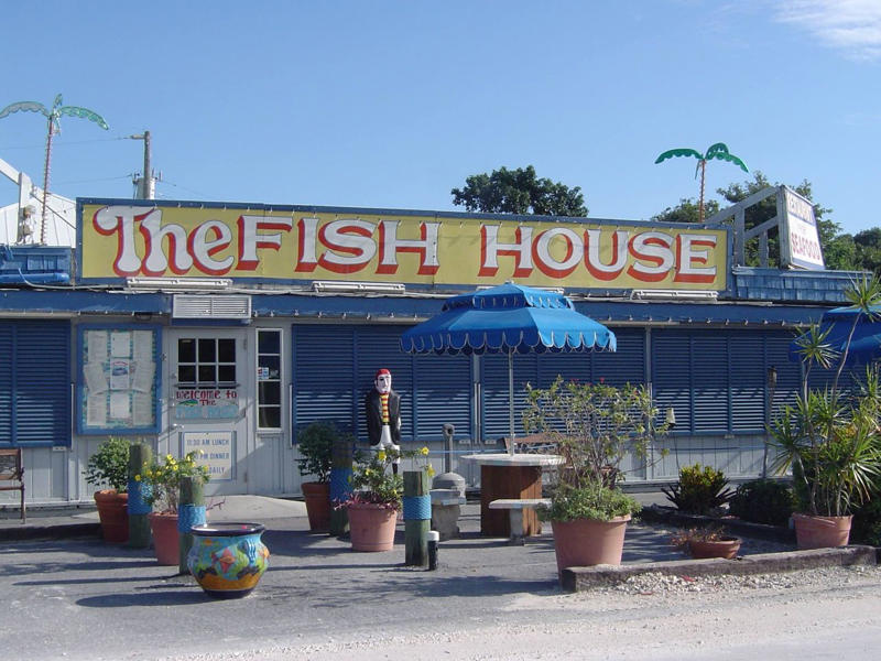 Page’s Okra Grill, The Red Bar, The Fish House Restaurant and Seafood Market, Doc’s Seafood Shack, Malone's, Cap's on the Water, Fleet Landing, Georgia Sea Grill, Biscuit Head
