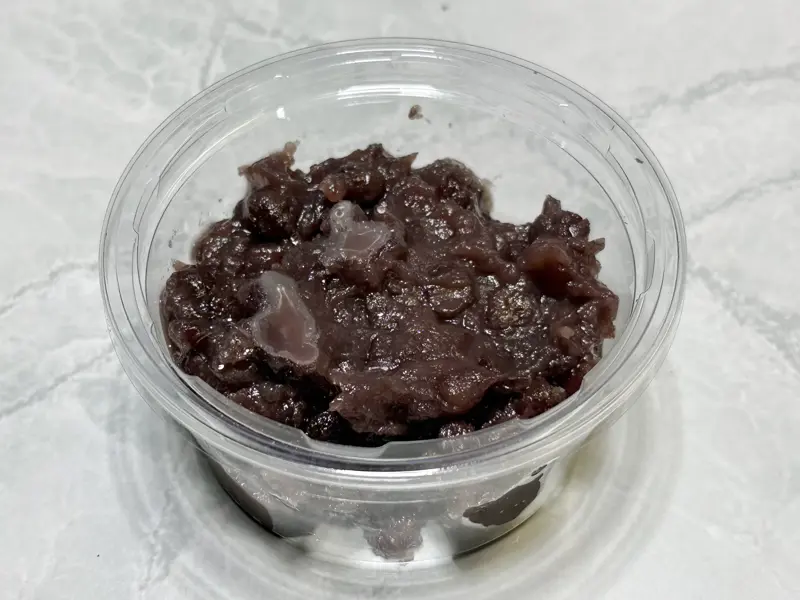 「禁断」のペアリング「小倉トースト」（600円）, 餡が主役のあん団子（170円）, 創業60年以上老舗の製餡店, 豆の「声」を聴き、最高の状態でお客さまへ