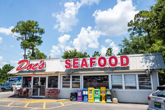 Page’s Okra Grill, The Red Bar, The Fish House Restaurant and Seafood Market, Doc’s Seafood Shack, Malone's, Cap's on the Water, Fleet Landing, Georgia Sea Grill, Biscuit Head