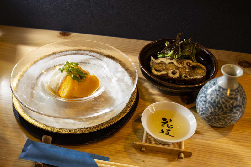 滋味深い旬の味覚と純米酒『サケフク』【市川】, 店主・高橋慎一さんが愛する一本, 『サケフク』店舗詳細, 熟成酒×燻製の出合い『日本酒と小鉢 はやし』【本八幡】, 店主・林卓史さんが愛する一本, 『日本酒と小鉢 はやし』店舗詳細, フレンチの手法を散りばめた和食に燗！『蕎（きょう ） michi』【京成八幡】, 店主・大關花世さんが愛する一本
