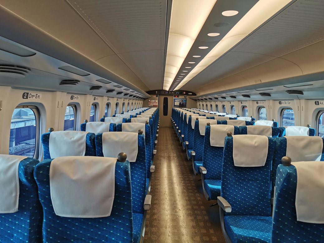 「551は新幹線で食べちゃダメだろ」投稿に賛否が, なぜ炎上商法と疑われたのか, 新幹線マナーが燃えやすい理由, 密室×性善説×スマホという燃料, 炎上ホイホイを見破る護身術