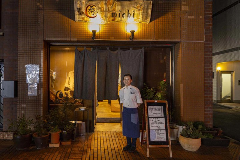 滋味深い旬の味覚と純米酒『サケフク』【市川】, 店主・高橋慎一さんが愛する一本, 『サケフク』店舗詳細, 熟成酒×燻製の出合い『日本酒と小鉢 はやし』【本八幡】, 店主・林卓史さんが愛する一本, 『日本酒と小鉢 はやし』店舗詳細, フレンチの手法を散りばめた和食に燗！『蕎（きょう ） michi』【京成八幡】, 店主・大關花世さんが愛する一本