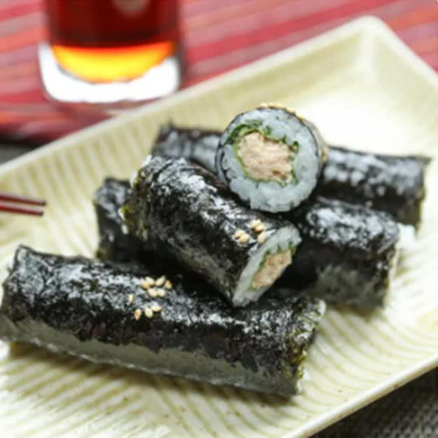 マグロの油漬けと大葉のミニキンパ, 【ツナと大葉で簡単キンパ！】10分で作れて簡単なのに本格的♡お手軽キンパレシピ, 卵焼きと焼き鮭のわかめご飯のり巻き, 【ウチの朝ごはん、もう一生コレ】「おにぎりより好き」「お弁当にも入れて」家族に人気の絶品のり巻きレシピ, カニマヨのり巻き, 【カニカマとご飯があればOK】「スティックだから食べやすい」「子どもがぺろっと食べた」カニマヨのり巻きレシピ