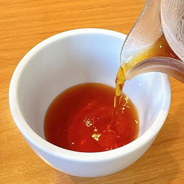ココスでは、500円以下で食べられる「やみつきモーニング」を販売中です。, シンプルで、朝にちょうどいいセット！, 濃いオレンジ色の卵の黄身にびっくりしました！, 濃厚な卵の味わいにうっとり！, しょうゆとあおさで味の変化が楽しめる！, みそ汁は、ホッとする味わいです。, やさしい甘さの付け合わせも、ご飯に合う！, ドリンクバーは種類が豊富！, 旅館の朝ご飯のような味わいがワンコインで楽しめて幸せ！, モーニングといえば、松屋の「豚汁朝定食」もおすすめです。, 豚汁には具材が9種類も入っています。