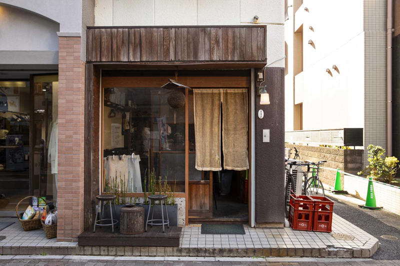 滋味深い旬の味覚と純米酒『サケフク』【市川】, 店主・高橋慎一さんが愛する一本, 『サケフク』店舗詳細, 熟成酒×燻製の出合い『日本酒と小鉢 はやし』【本八幡】, 店主・林卓史さんが愛する一本, 『日本酒と小鉢 はやし』店舗詳細, フレンチの手法を散りばめた和食に燗！『蕎（きょう ） michi』【京成八幡】, 店主・大關花世さんが愛する一本