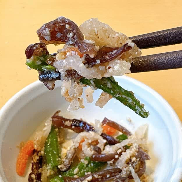 ココスでは、500円以下で食べられる「やみつきモーニング」を販売中です。, シンプルで、朝にちょうどいいセット！, 濃いオレンジ色の卵の黄身にびっくりしました！, 濃厚な卵の味わいにうっとり！, しょうゆとあおさで味の変化が楽しめる！, みそ汁は、ホッとする味わいです。, やさしい甘さの付け合わせも、ご飯に合う！, ドリンクバーは種類が豊富！, 旅館の朝ご飯のような味わいがワンコインで楽しめて幸せ！, モーニングといえば、松屋の「豚汁朝定食」もおすすめです。, 豚汁には具材が9種類も入っています。