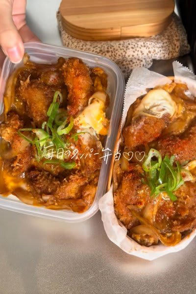 【海老カツ丼弁当】具材を用意して甘辛に調理していきます, 【海老カツ丼弁当】ご飯の上に卵とじをどっさりとのせます, 【海老カツ丼弁当】ボリューム満点で美味しそうなお弁当の完成, 食の節約が“一生の安心”に変わる？2026年、お弁当で整える「インフレに負けない家計」の作り方, 東京都「幕の内弁当」の価格推移, 東京都「にぎり寿司弁当」の価格推移, 「作る喜び」を、家族を支える「資産」へ