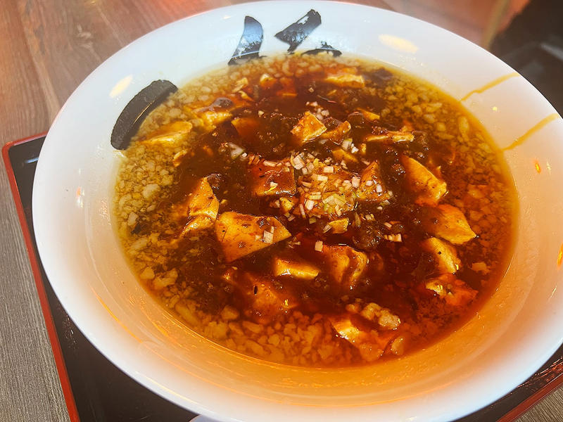 『辣辣麻飯 潤』とは, 背脂麻婆麺／990円, よだれ鶏定食／990円, その他のメニュー, アクセス／店舗情報