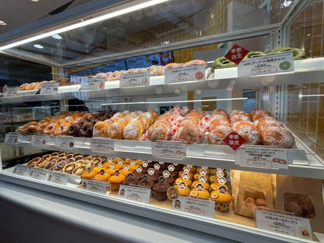 ・まだ開店1分だぞ, ・まずはドリンク, ・包み紙もカワイイ, ・ミートパイとマフィンも購入, ・激レアハッピーバッグを開封してみた, ・ミルキー好きなら一度は行く価値あり, ・今回訪れた店舗の詳細