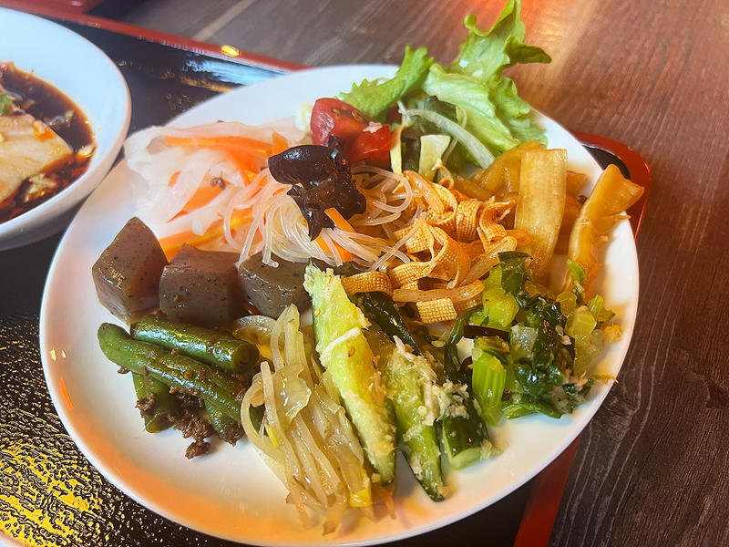 『辣辣麻飯 潤』とは, 背脂麻婆麺／990円, よだれ鶏定食／990円, その他のメニュー, アクセス／店舗情報