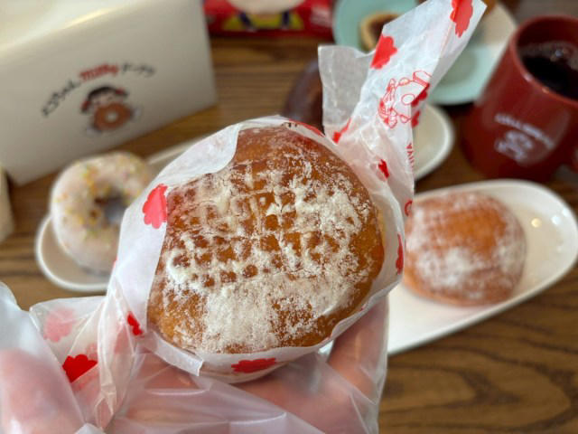 ・まだ開店1分だぞ, ・まずはドリンク, ・包み紙もカワイイ, ・ミートパイとマフィンも購入, ・激レアハッピーバッグを開封してみた, ・ミルキー好きなら一度は行く価値あり, ・今回訪れた店舗の詳細